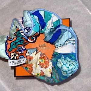 Authentic 100% silk Hermès Claudia scrunchie (color: blue)